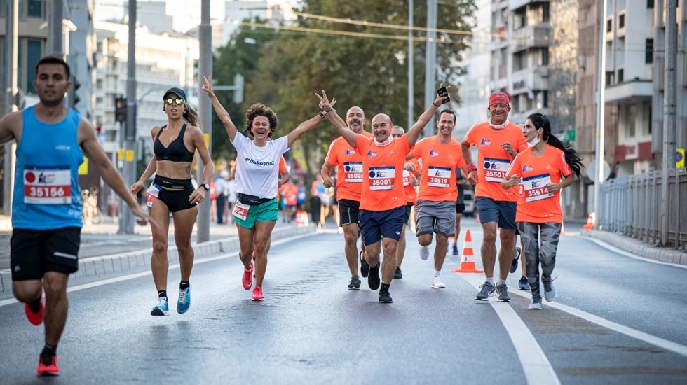 İzmir’de 9 Eylül Yarı Maratonu’na Başkan Soyer de katıldı