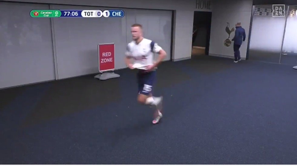 Teknik Direkt&ouml;r ma&ccedil;ın ortasında tuvalete giden oyuncusunu kovaladı