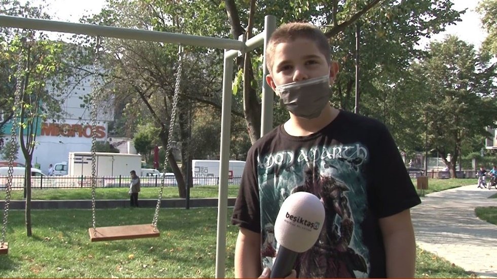 Yaman Deniz Dünya Barış Parkı’nda istediği salıncağa kavuştu