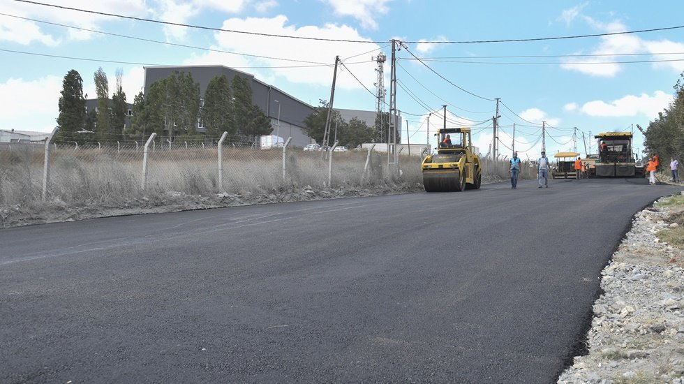 Yıllardır yapılmayan yollar asfaltlanıyor