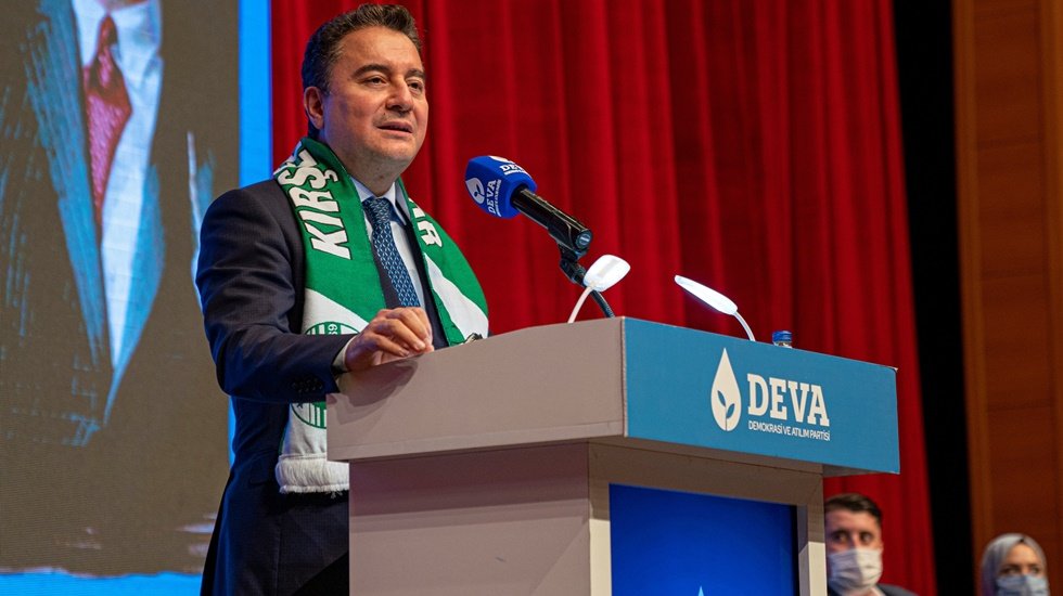 Ali Babacan: Milletin parasını kendisinin sanıyor