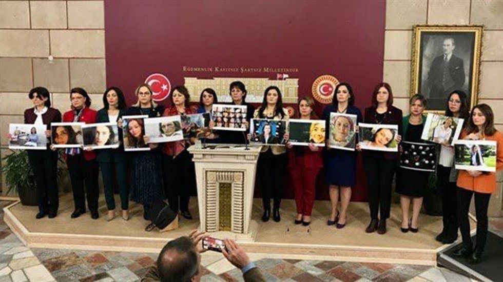 CHP&rsquo;li kadın milletvekilleri: 370 TL&rsquo;lik nafaka mı mağduriyet yaratıyor