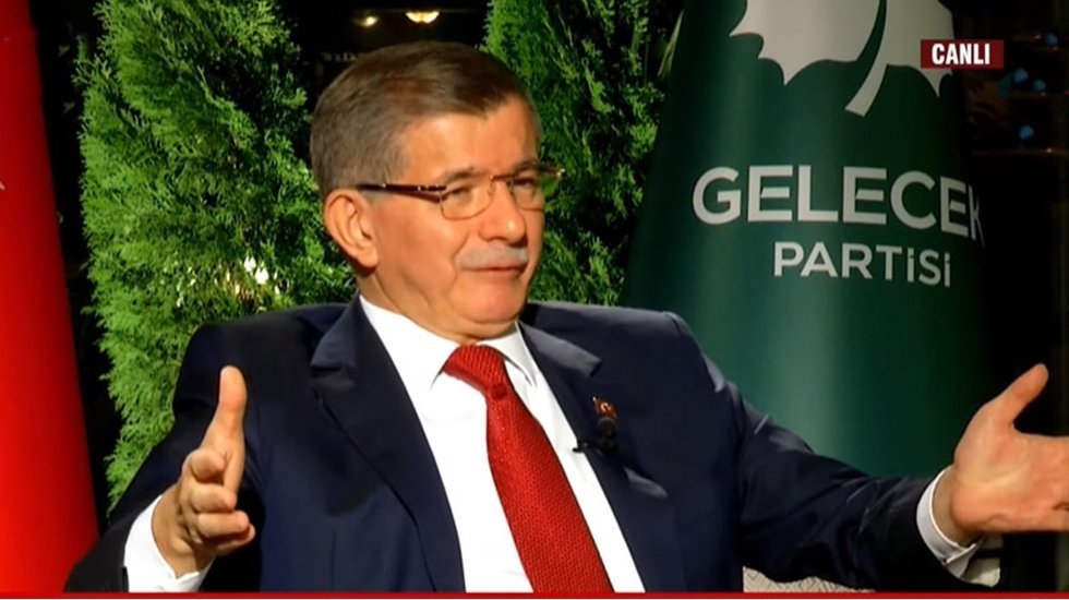 Davutoğlu 'AKP' ile ilgili s&ouml;zlerine a&ccedil;ıklık getirdi...