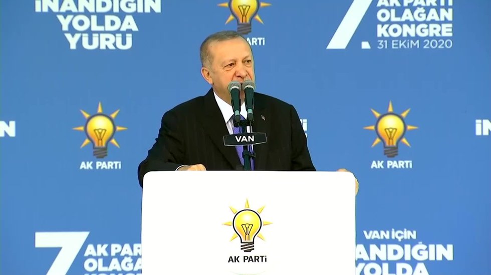 Erdoğan'dan deprem a&ccedil;ıklaması: "En kısa s&uuml;rede yenilerini yapıp teslim edeceğiz"