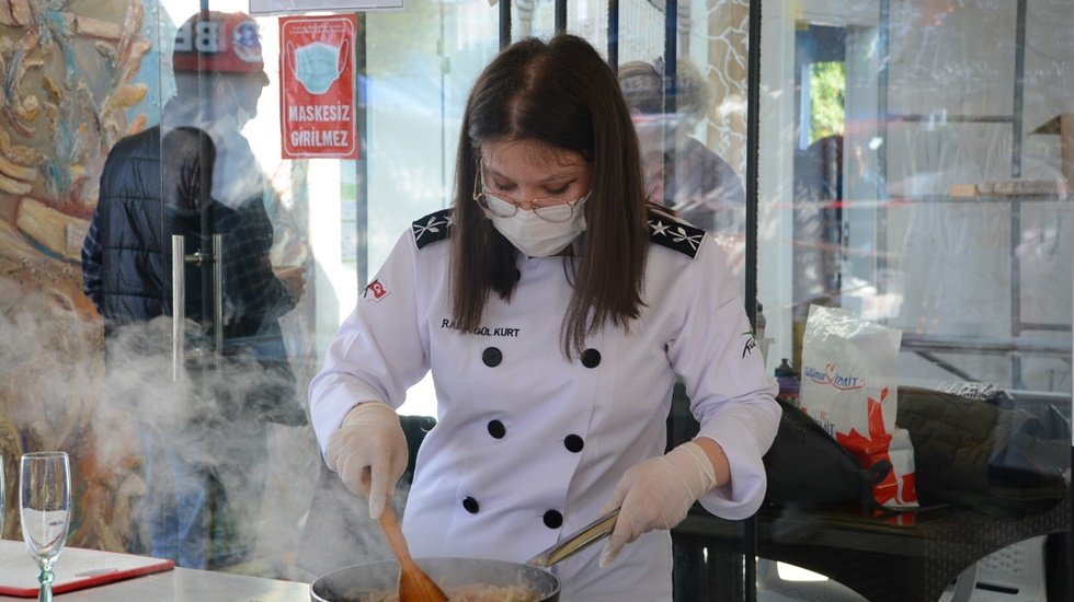 Gastro-İzmit gen&ccedil; şeflerin yarışmasıyla devam etti