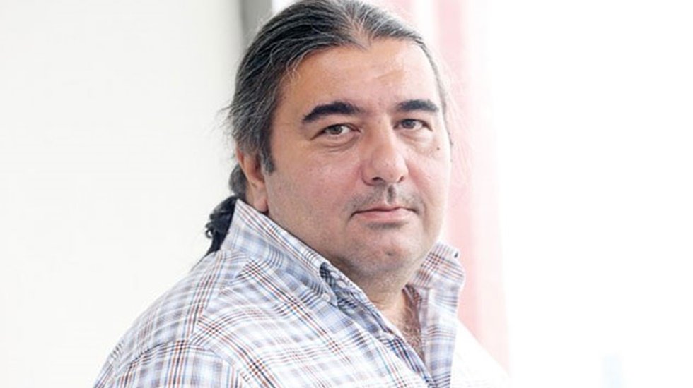 Gazeteci Toygun Atilla 74 yaşındaki annesi i&ccedil;in isyan etti