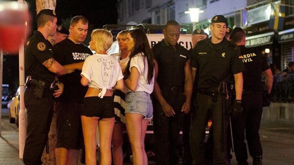 &ldquo;Gizli polislere g&ouml;rev i&ccedil;in ş&uuml;phelilerle cinsel ilişkiye girebilme izni&rdquo;