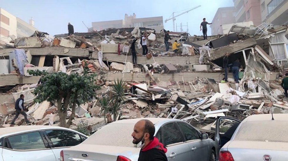 İzmir depreminde hayatını kaybedenlerin sayısı artıyor