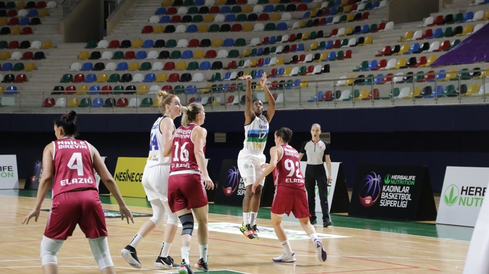 İzmit Belediyespor farklı kazandı “103-64”