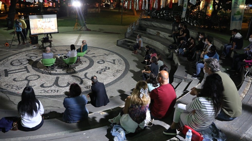 İzmitliler, Levent Kırca&rsquo;nın anma etkinliğinde buluştu&nbsp;