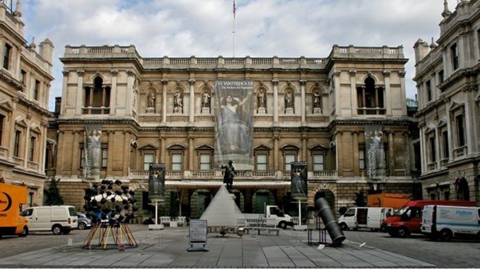 Kraliyet&rsquo;in o kurumu Covid-19 verilerini g&uuml;venilmez bulduğu i&ccedil;in T&uuml;rklere kapılarını kapattı