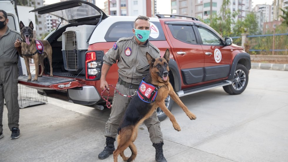Mersin&rsquo;den İzmir&rsquo;e yardım eli