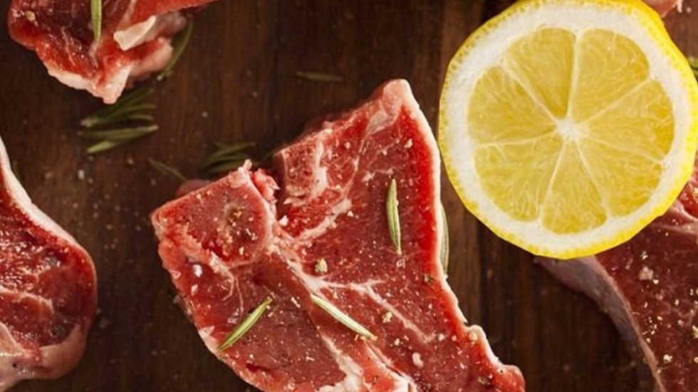 &Ouml;yle bir şeye iyi geliyor ki.... Kırmızı etin yanında limon