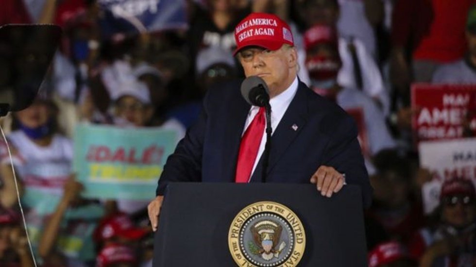 ABD senatosunda aklanan Trump'tan siyasete devam mesajı: D&ouml;rt g&ouml;zle bekliyorum