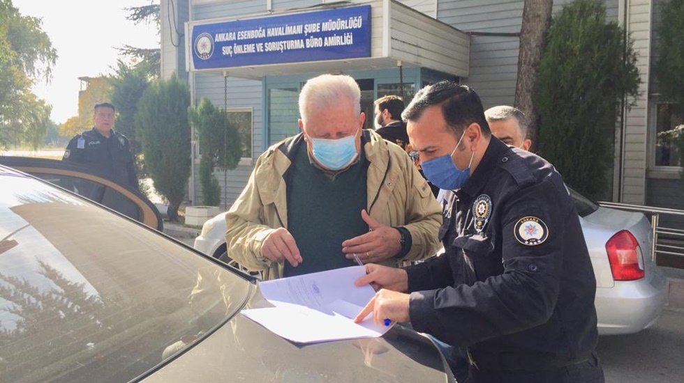 "Baba, oğul, kutsal damat" yazısından dolayı&nbsp;g&ouml;zaltına alınan eski bakan serbest bırakıldı
