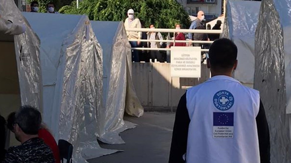 D&uuml;nya Doktorları İzmirli depremzedeleri yalnız bırakmıyor