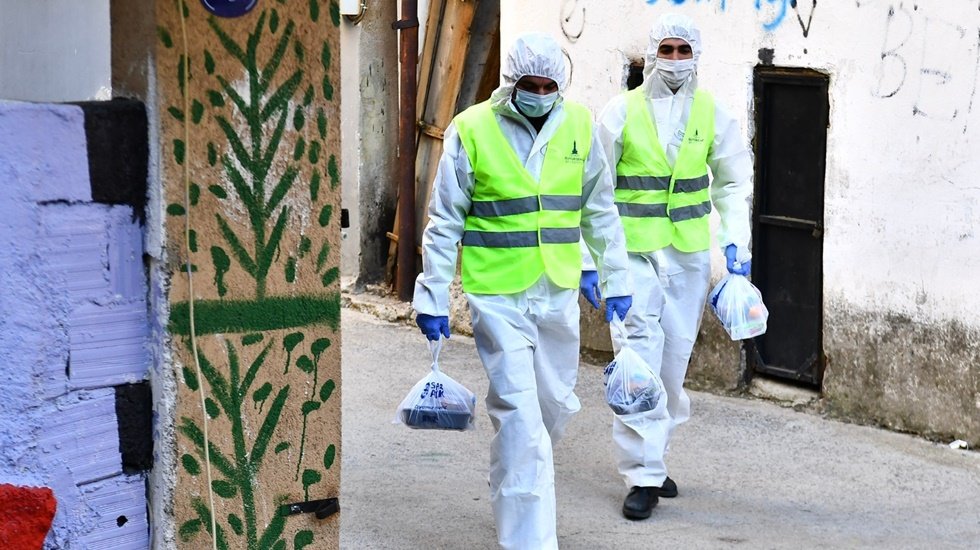 Evinde&nbsp; Covid tedavisi g&ouml;renlere B&uuml;y&uuml;kşehir&rsquo;den yemek