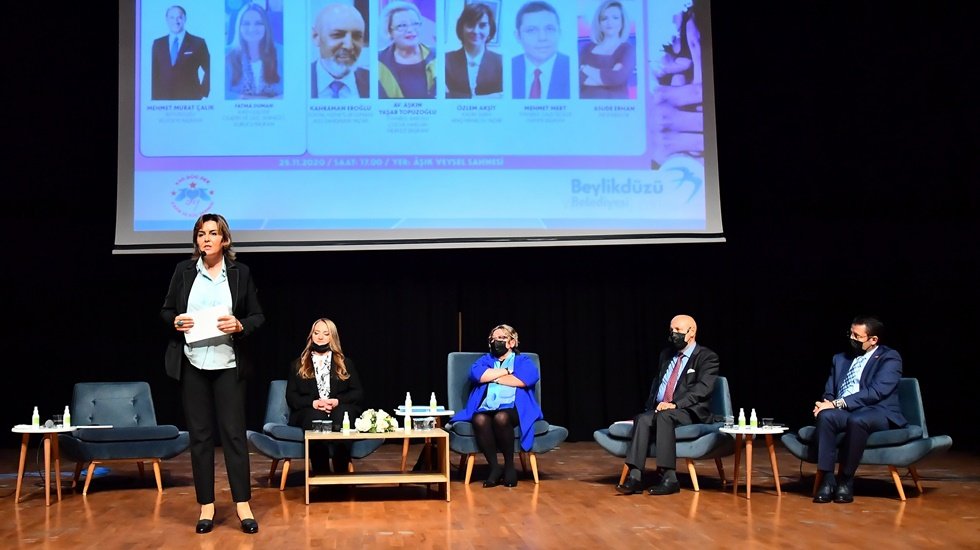 Kadın ve G&uuml;&ccedil; Derneği ile Belediyeden ortak panel