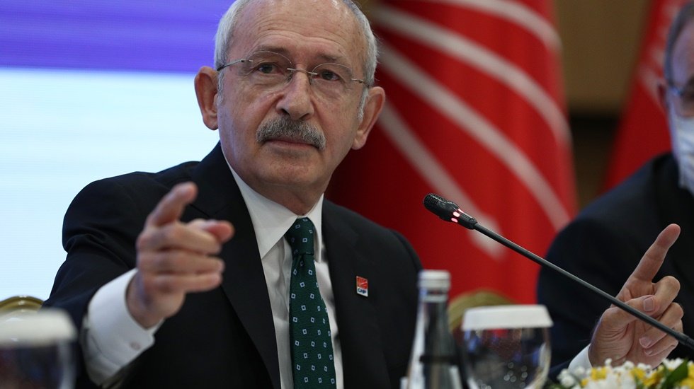 Kılı&ccedil;daroğlu 'Haydi meydana' dedi ve mitinge &ccedil;ağırdı