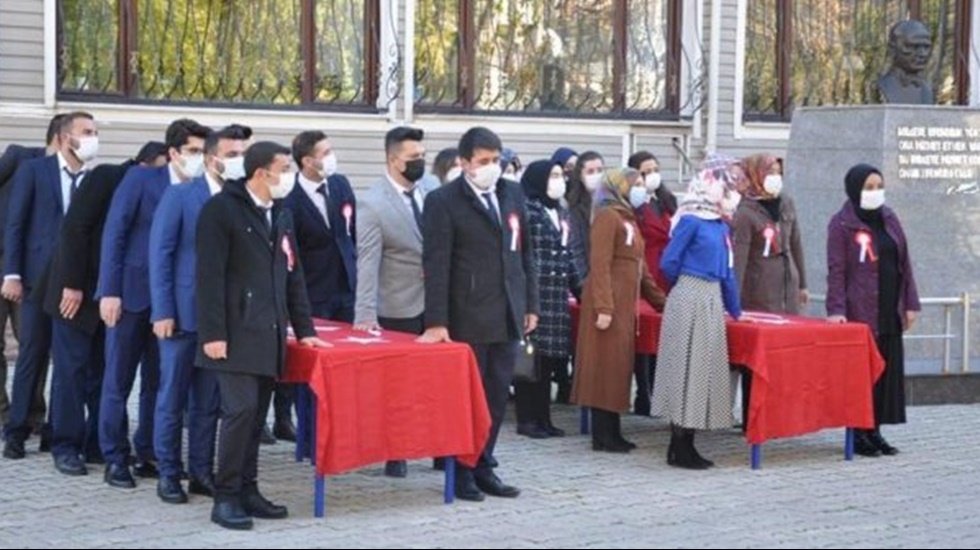 &Ouml;ğretmen adaylarına harem selamlık yemin ettirilmesi Meclise taşındı