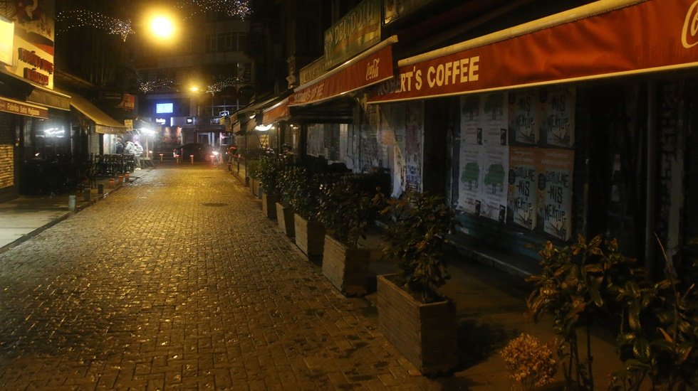 Yeni tedbirler devreye girdi ve 81 ilde korona vir&uuml;s kısıtlamaları başladı
