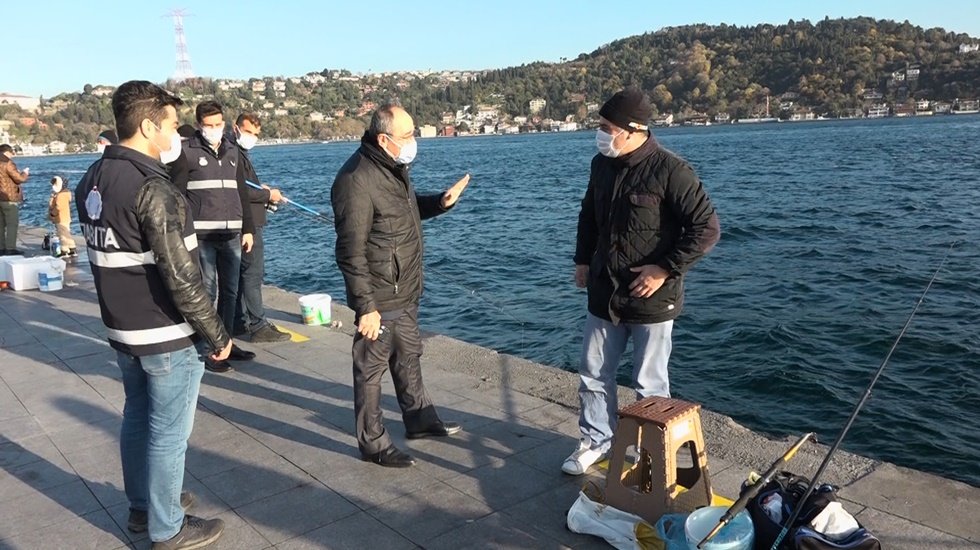 Beşiktaş Belediyesi olta balıkçılığı yapan yurttaşları denetleyip uyardı