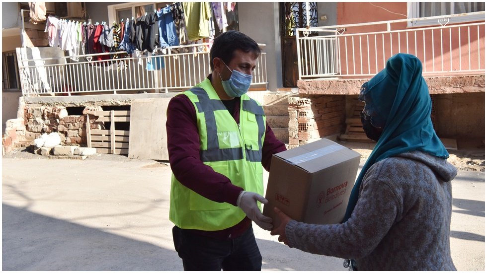 Bornova Belediyesinden karınca kararınca yılbaşı kolisi
