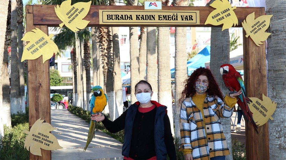 B&uuml;y&uuml;kşehir&rsquo;in stantlarını kadınlar el emeği &uuml;r&uuml;nleriyle bezedi