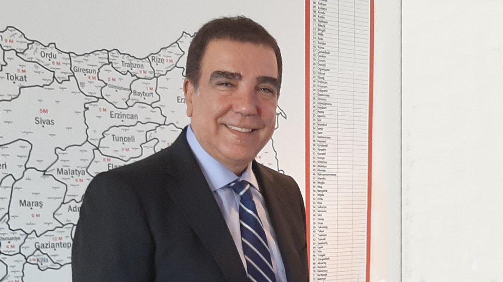 Dış politika ciddiyet ister, gayrı ciddiliği kaldırmaz, kimse de kanmaz