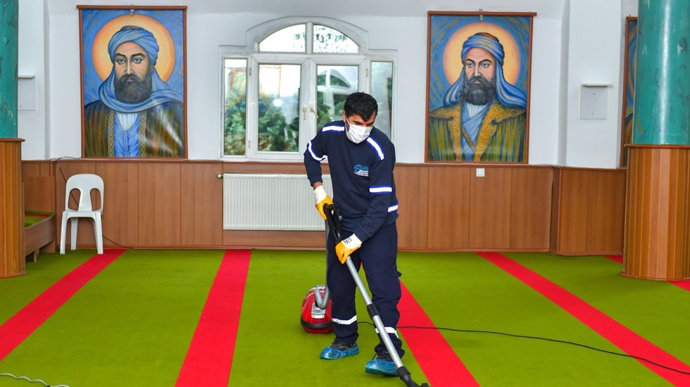Esenyurt’ta ibadethaneler sürekli temizleniyor