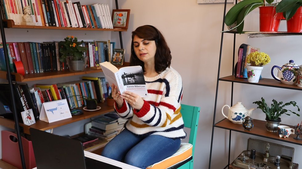 Evde kaldığınız s&uuml;rede g&uuml;zel bir romanın sesi olmak ister misiniz?