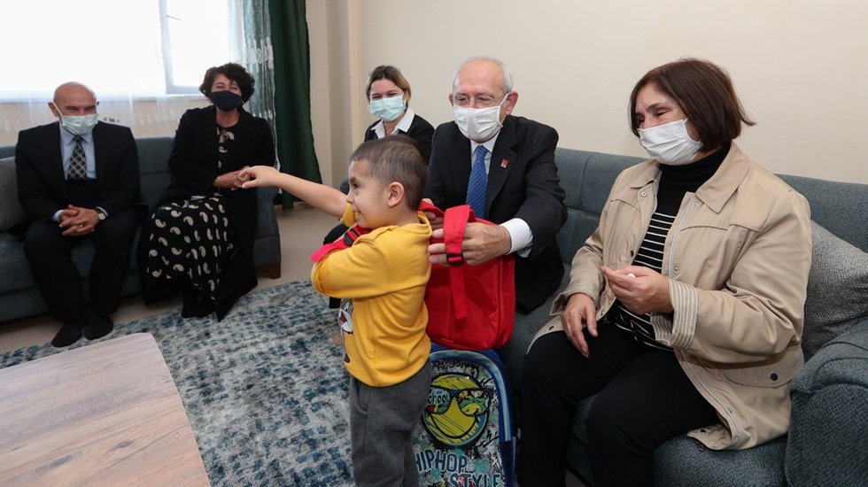 Kılı&ccedil;daroğlu depremzedeleri ziyaret etti