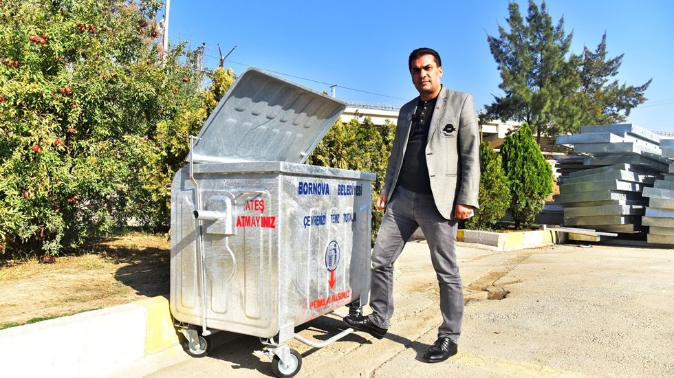 Koronavir&uuml;se karşı pedallı konteyner