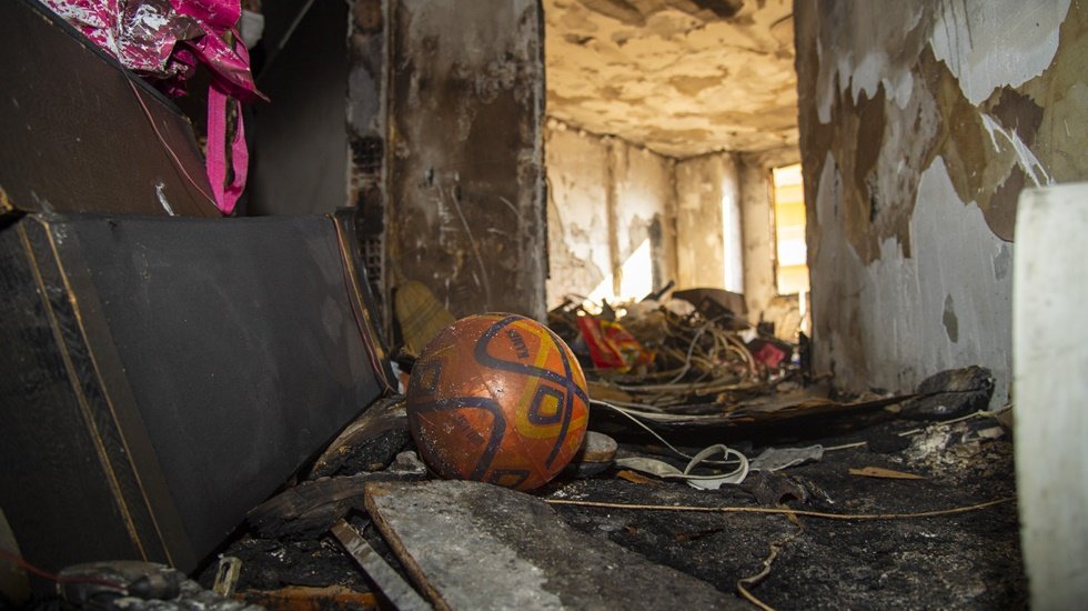 K&uuml;&ccedil;&uuml;kaslan Ailesi&rsquo;nin yangında b&uuml;y&uuml;k hasar alan evini B&uuml;y&uuml;kşehir yeniden yapacak