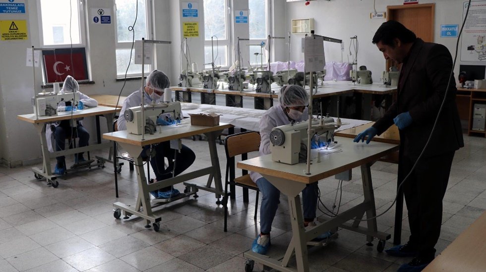 MEB 631 lira almak için çalışmak zorun olan 500 bin öğrencinin hayatını hiçe sayıyor