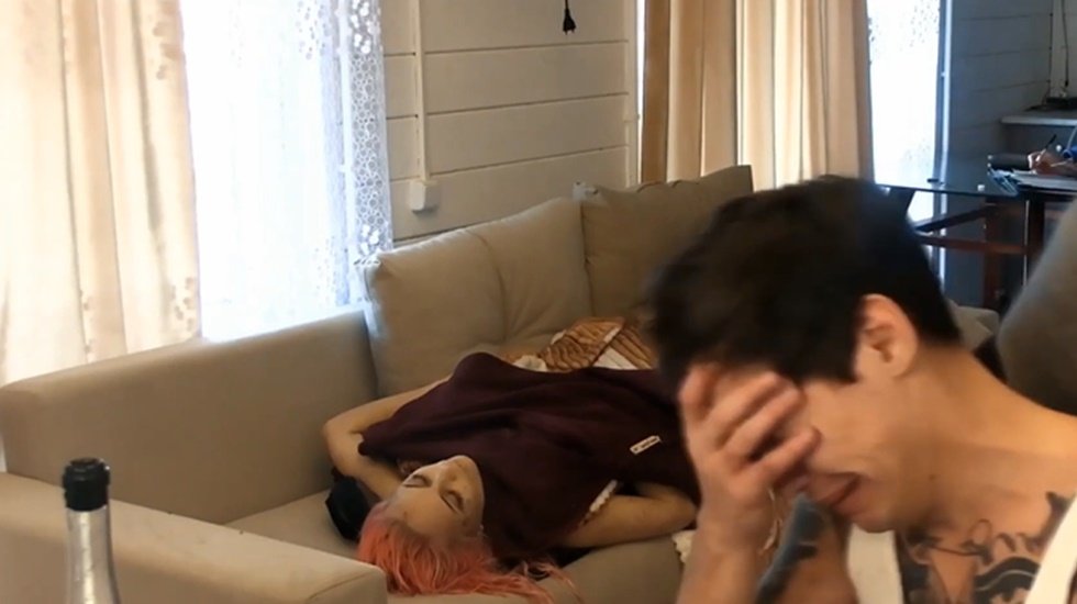 Rus Youtuber&rsquo;in donarak &ouml;len hamile sevgilisi ile ilgili ger&ccedil;ek ortaya &ccedil;ıktı!