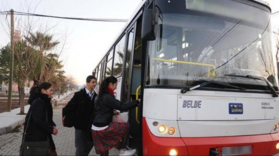 20 yaş altı gen&ccedil;ler pazartesi&rsquo;den itibaren toplu ulaşımı kullanabilecek