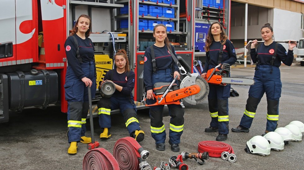 Alev avcısı itfaiye meleklerine zorlu eğitim&nbsp;