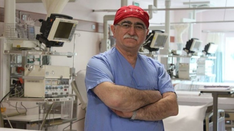 Prof. Dr. Bing&uuml;r S&ouml;nmez&rsquo;den aşı olmayacakları aşısız k&ouml;peğe benzetti!