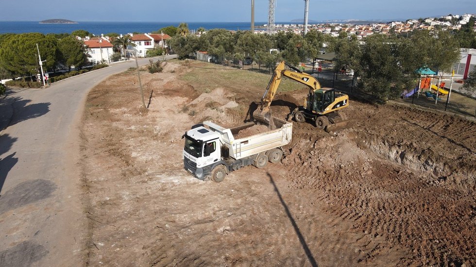 Ayvalık&rsquo;ta ağa&ccedil;ların yerleri değiştirildi