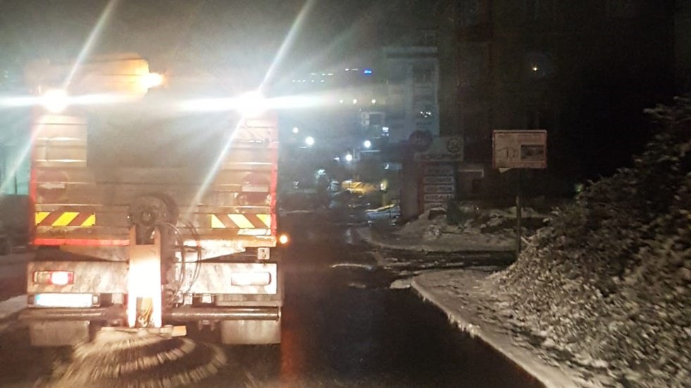 Esenyurt Belediyesi kar mesaisine ara vermeden devam ediyor