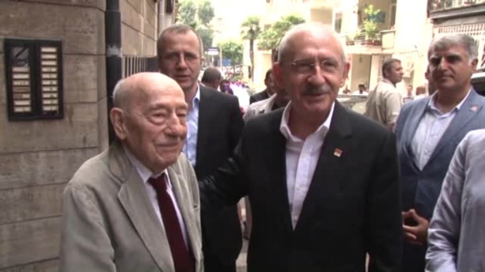 Eski bakan Cahit Kayra hayatını kaybetti