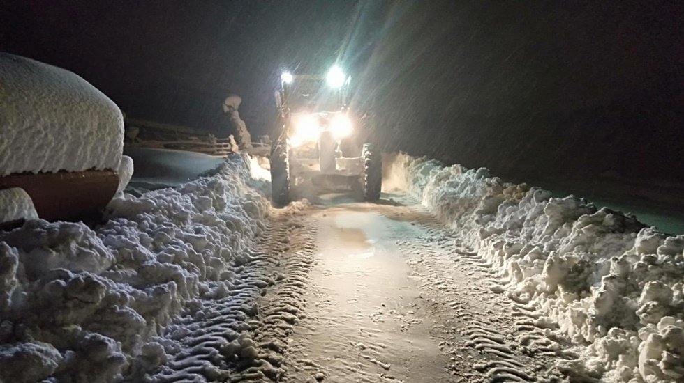 İzmit k&ouml;ylerinde gece boyu kar m&uuml;cadelesi&nbsp;