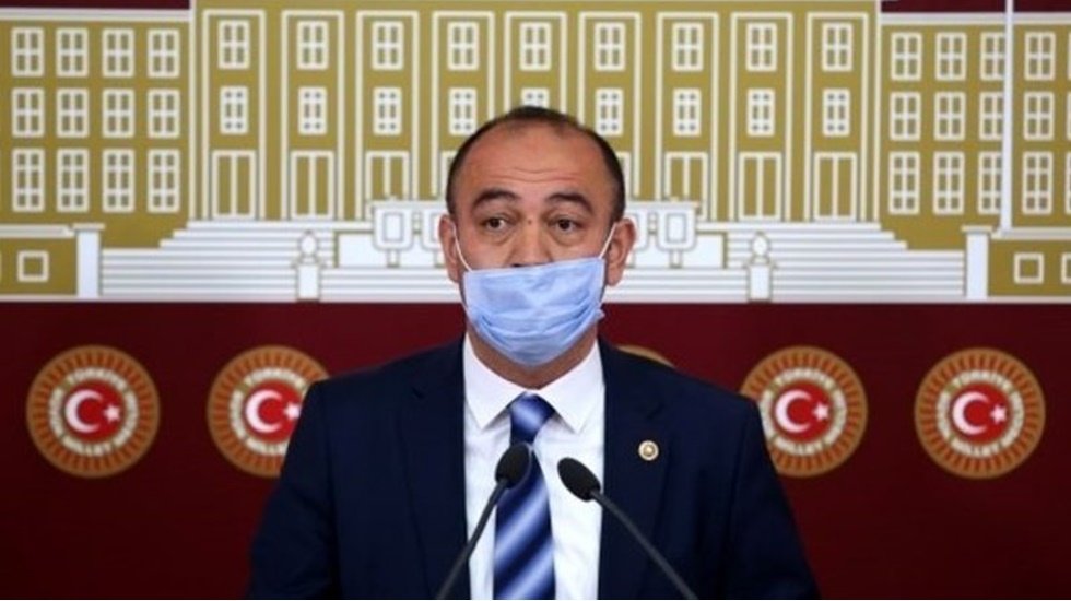 Karabat: &Uuml;lkemiz, karanlık bir d&ouml;nemden ge&ccedil;iyor! Gazetecilerimiz de ağır bedel &ouml;d&uuml;yor!