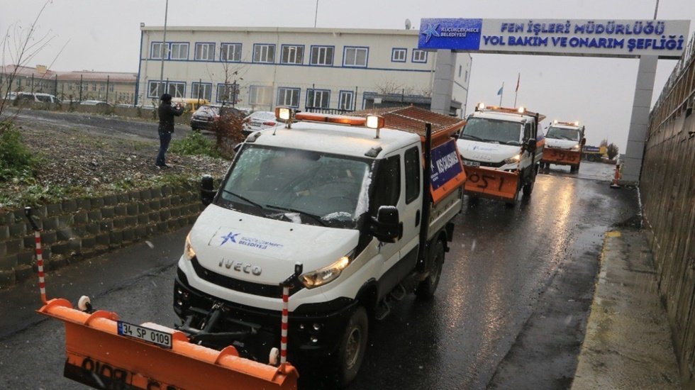 Küçükçekmece Belediyesi’nden 7/24 kara kış mesaisi