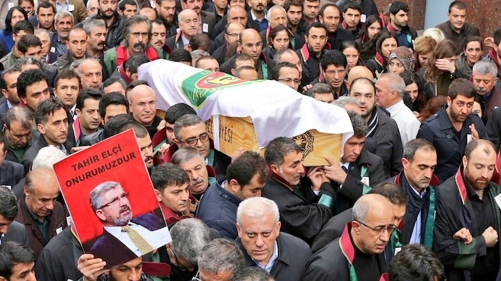 Savcılık Tahir El&ccedil;i&rsquo;nin cenazesini &lsquo;Ter&ouml;rist cenazesi&rsquo; diye sunan Erkan Tan&rsquo;a takipsizlik verdi!