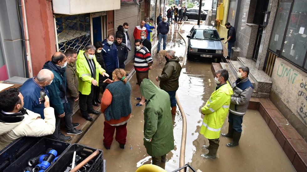 126 kilogram ile İzmir&rsquo;de &ouml;l&ccedil;&uuml;lm&uuml;ş en b&uuml;y&uuml;k yağış