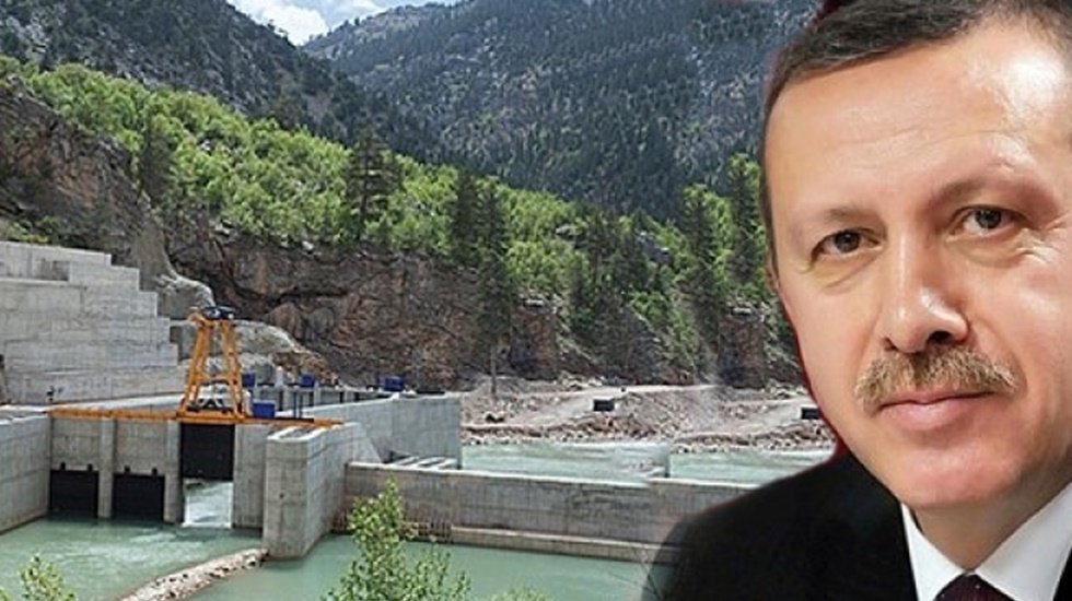 Akmayan HES Erdoğan&rsquo;ı g&ouml;r&uuml;nce aktı