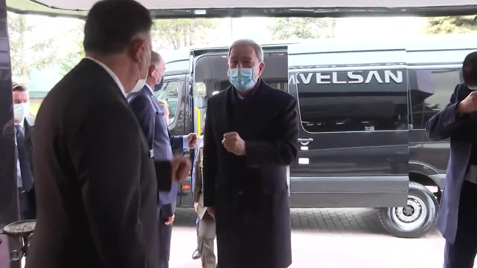 Bakan Akar: &ldquo;Dost bildiklerimiz parasını &ouml;dediğimiz malzemeyi vermemekte ısrar ediyor&rdquo;