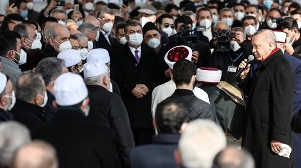 Bakan Koca'ya &ouml;fke: "bu iki y&uuml;zl&uuml;l&uuml;ğ&uuml;n&uuml;z&uuml; unutmaması i&ccedil;in yaşayacağım"